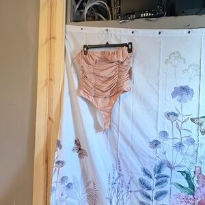 Astr Ruched Bodysuit in Peach